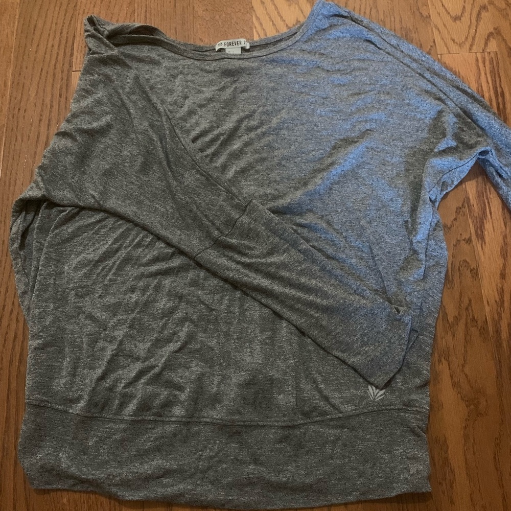 Open-back gray long sleeve tee